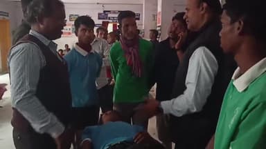 गुमला: पोढ़ा टोली केऊंद डाढ़ में फुटबॉल खेलने के दौरान छात्र गिरकर हुआ घायल,अस्पताल में भर्ती