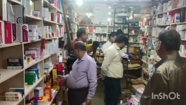 देेेवरिया: खाद्य सचल दल ने हनुमान मंदिर के आठ प्रतिष्ठानों पर मारे छापे, हलाला प्रमाणीकरण पाए जाने पर खाद्य पदार्थों को किया नष्ट