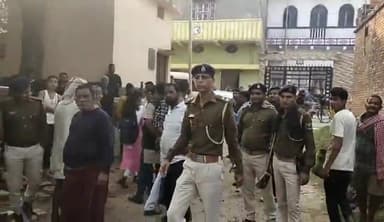 बक्सर: पांडेय पट्टी में ढहाया गया अतिक्रमणकारी का मकान