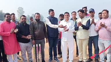 डोमचांच: जिला परिषद् अध्यक्ष रामधन यादव ने गोलवाढाब में किया क्रिकेट टूर्नामेंट का उद्घाटन झरीटांड ने सेवाटांड़ को हराया