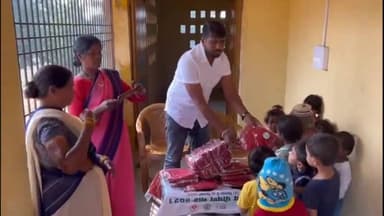 कटकमदाग: उत्क्रमित मध्य विद्यालय बेस व आंगनबाड़ी केंद्र मे मुखिया के कर कमलो द्वारा बांटा गया स्वेटर!