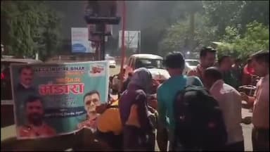 बेगूसराय: ट्रैफिक चौक पर वरिष्ट IPS विकास वैभव के जन्मदिन पर युवाओं ने किया भंडारा, 200 लोगों के बीच भोजन किया वितरित