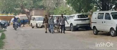 उरई: एट थाना क्षेत्र में बाइक सवार ने रोड पर कर रहे व्यक्ति को मारी टक्कर व्यक्ति की मौके पर हुई दर्दनाक मौत।