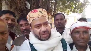 सुल्तानपुर: सपा विधायक ताहिर खान ने स्व मुलायम सिंह के यादव के जन्मदिन पर मेडिकल कॉलेज में मरीजों के बीच फल किए वितरित