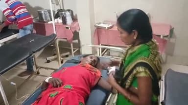 पडरौना: विशुनपुरा थाने के पास लकड़ी लाने जा रही महिला को अज्ञात बाइक सवार ने मारी टक्कर, घायल महिला जिला अस्पताल में भर्ती