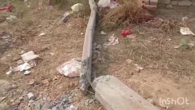टूंडला: भक्ति गढ़ी में विद्युत पोल से टकराई ट्रैक्टर ट्रॉली, ट्रैक्टर चालक की ugR मौत