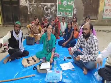हरदोई: कलेक्ट्रेट में भारतीय किसान यूनियन इंडिया महिला प्रकोष्ठ की कार्यकर्ता विभिन्न मांगों को लेकर धरने पर बैठी