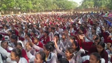 पंचकूला: सेक्टर-15 राजकीय कन्या वरिष्ठ माध्यमिक स्कूल में साइबर सेफ़्टी को लेकर हुआ कार्यक्रम, पहुंची राज्य महिला आयोग की अध्यक्ष