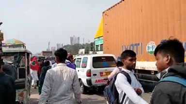 बेगूसराय: गुरुवार की दोपहर NH-31 फलमंडी से बस स्टैंड तक लगा जाम, जाम में फसी एम्बुलेंस