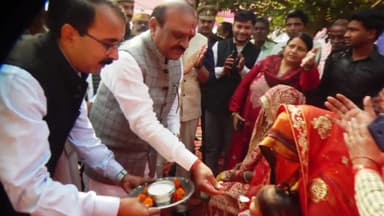 हरदोई: ब्लाक हरियावां के प्राथमिक विद्यालय हबीबपुर में बनने वाले आंगबाड़ी भवन का सांसद और डीएम ने किया शिलान्यास