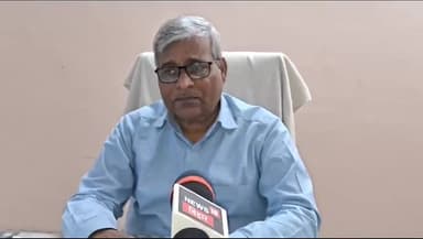 गोपालगंज: गोपालगंज सदर अस्पताल के इमरजेंसी वार्ड के बाहर गंदा रहता है स्ट्रेचर, सिविल सर्जन