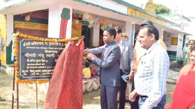 लखीमपुर: मनिकापुर गांव में डीएम व सीडीओ ने 66 नए आंगनबाड़ी केंद्रों का भूमि पूजन कर किया शिलान्यास