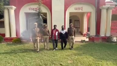 बदायूं: कोतवाली सदर पुलिस ने बड़े सरकार कबूलपुरा रोड से 2 शातिर वाहन चोरों को बाइकें काटते हुए गिरफ्तार किया