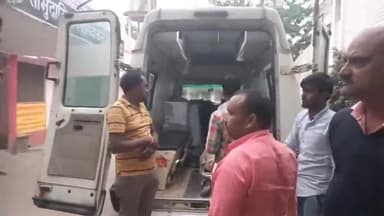 देेेवरिया: खरोह के पास अज्ञात वाहन की ठोकर मोटरसाइकिल सवार दो लोगों को आई गंभीर चोट, प्राथमिक उपचार के बाद जिला अस्पताल रेफर