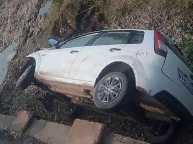 गोटेगांव: उमर नदी की रेलिंग विहीन पुलिया के ऊपर से नीचे गिरी कार हुई क्षतिग्रस्त दो युवक हुए घायल