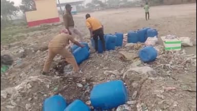 गोपालगंज: बलथरी चेक पोस्ट पर नगर थाना पुलिस ने जब्त की गई 1087 लीटर शराब को किया विनिष्ट, SP ने दी जानकारी