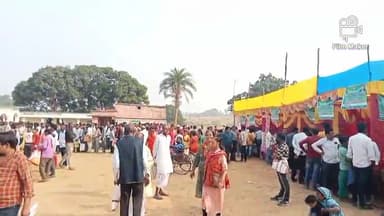 देवीपुर: खम्हारडीह विद्यालय परिसर में आपकी योजना आपकी सरकार आपके द्वार कार्यक्रम का किया गया आयोजन