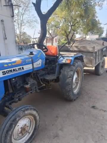 चितरंगी: गढ़वा क्षेत्र से रेत का अवैध परिवहन करते हुए एक ट्रैक्टर वाहन को गढ़वा पुलिस ने किया जब्त