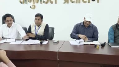 जगदीशपुर: विधानसभा क्षेत्र के मतदान केंद्रों पर लगने वाले 25-26 नवंबर व 2-3 दिसंबर को कैंप को लेकर अनुमंडल कार्यालय में हुई बैठक