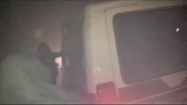 बक्सर: छोटकी कोठिया में नगर परिषद द्वारा डंप किए गए कचरे में लगाई गई आग, ग्रामीण हुए परेशान तो बुलाई पुलिस ..