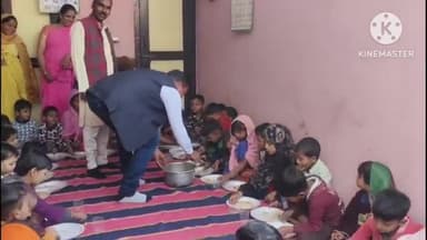 बरखेड़ा चेयरमैन श्याम बिहारी भोजवाल ने आंगनबाड़ी केंद्र पर हाट कुक योजना का किया शुभारंभ बच्चों को परोसा खाना