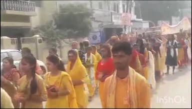 देेेवरिया: अखिल विश्व गायत्री परिवार की ओर से महाराजा अग्रसेन इंटर कॉलेज से निकाली गई भव्य कलश शोभा यात्रा