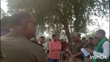 मोहम्मदी: गांव बाईकुआ में रास्ते की समस्या को लेकर चल रहे धरने को नायब तहसीलदार के आश्वासन के बाद किया गया समाप्त