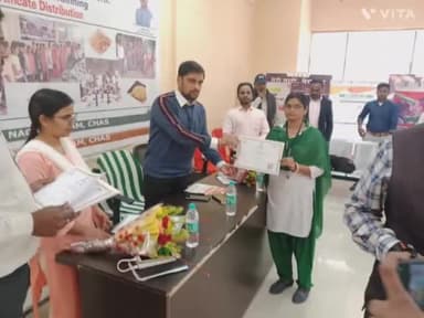 चास: दीनदयाल अंतोदय योजना राष्ट्रीय शहरी आजीविका मिशन के तहत निगम कार्यालय में वितरित की गई स्किल इंडिया द्वारा प्रमाण पत्र