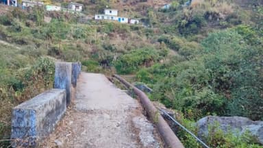 चमोली: गोपेश्वर की प्यास बुझाने वाली अमृत गंगा पेयजल योजना जगह जगह लीकेज होने से नगर में पेयजल का बना संकट, विभाग को कराया अवगत