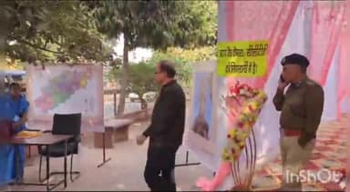 धौलपुर: आदर्श मतदान केंद्र सिटी जूली हाल पर जिला निर्वाचन अधिकारी पुलिस अधीक्षक ने किया निरीक्षण