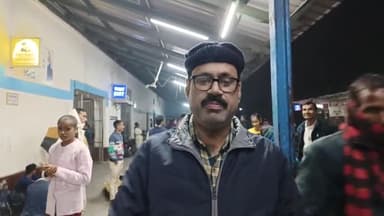 हरदोई: हरदोई रेलवे स्टेशन पर कार्तिक पूर्णिमा को लेकर भारी भीड़,यात्री जमीन पर बैठने को मजबूर