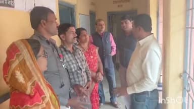 मधवापुर: उत्तरा हाई स्कूल पर लगे कैंप का वीडिओ ने किया निरीक्षण, बीएलओ को लगाई फटकार