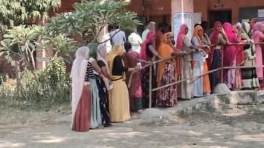 भूपालसागर: शंभूपुरा क्षेत्र में ग्रामीण मतदाताओ में दिखा खासा उत्साह, युवा से लेकर बुजुर्गों ने किया मतदान।