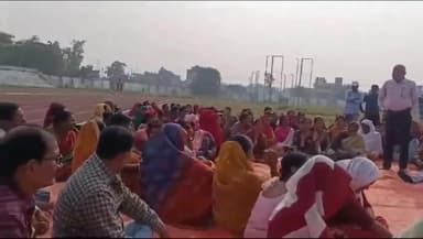 पूर्णिया पूर्व: सेविकाओं की हड़ताल रहेगी जारी, इंदिरा गांधी स्टेडियम में आयोजित बैठक में लिया गया निर्णय