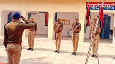 गोंडा: संविधान दिवस पर पुलिस लाइन में SP ने पुलिस कर्मियों को दिलाई राष्ट्र की एकता एवं अखंडता की शपथ