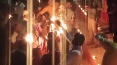 जगदीशपुर: नगर के शिव तालाब के पास महाआरती कार्यक्रम का हुआ आयोजन, बीजेपी जिला महामंत्री सह जिला परिषद पूनम कुशवाहा हुई शामिल