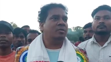 সোণাৰি: 'গনতান্ত্ৰিক পদ্ধতিৰে এদিন আমি জনজাতিৰ মৰ্যদা পাম'-চৰাইদেউ খটখটিত আছাৰ কেন্দ্ৰীয় সভাপতি প্ৰদীপ নাগৰ এই মন্তব্য