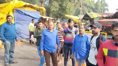 बड़े बचेली: किरन्दुल-जिला प्रशासन की पहल से किरन्दुल मार्केट के अंदर लग रहीं हैं दूकानें