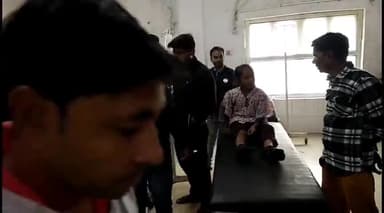 इटावा: बिजौली नेशनल हाइवे पर ओमनी कार व टेम्पो की टक्कर हादसे में चार लोग घायल, जिला अस्पताल में इलाज जारी