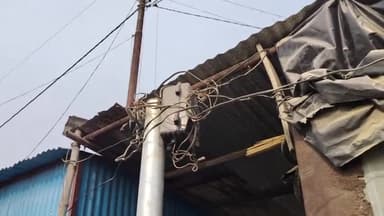 रायबरेली: राही प्राथमिक विद्यालय में OMC पावर प्लांट सौर ऊर्जा के लोगों द्वारा की जा रही बिजली चोरी, ग्रामीणों ने किया विरोध