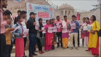 गोरखपुर: कार्तिक पूर्णिमा के अवसर पर गोरखपुर के राजघाट पर श्रद्धालुओं ने किया अमृत स्नान नगर निगम ने स्वच्छता के लिए किया जागरूक