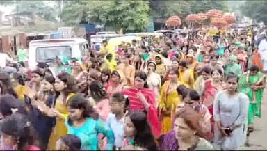 इटावा: सदर इलाके में कार्तिक पूर्णिमा के मौके पर शालिग्राम व तुलसी का विवाह धूमधाम से मनाया गया भक्तों ने बढ़चढ़कर लिया हिस्सा