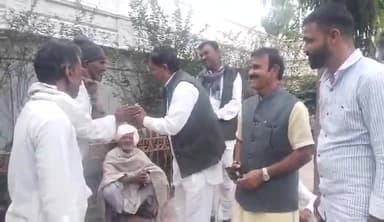 डग विधानसभा क्षेत्र से भाजपा प्रत्याशी कालुराम मेघवाल पहुंचे उन्हेल नागेश्वर मतदाताओं का लिया आशीर्वाद