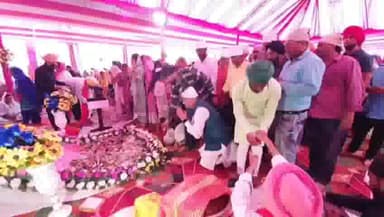 धनबाद/केंदुआडीह: विधायक राज सिन्हा पहुंचे बैंक मोड़ स्थित बड़ा गुरुद्वारा गुरु नानक देव की जयंती में हुए शामिल विचारों से हुए अवगत