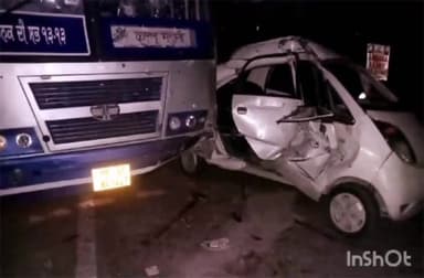 तोकापाल: तोकापाल बाजार के पास यात्री बस ने कार को मारी टक्कर ,बुजुर्ग घायल