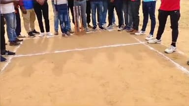 डोमचांच: ब्लॉक रोड पानी टंकी मैदान डोमचांच में छोटू स्पोर्ट्स डोमचांच नगर पंचायत क्रिकेट टूर्नामेंट का शुभारंभ