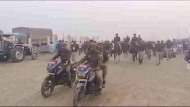 गढ़मुक्तेश्वर: गढ़ के खादर में लगे मेले में एसपी ने घुड़सवार पुलिस, विशेष पुलिस दस्ता, गरुड़ वाहिनी के साथ किया निरीक्षण