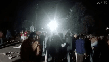 सिंगरौली: गडेरिया मुख्य मार्ग पर हाईवा की टक्कर से देवर भाभी की हुई मौत डेढ़ साल का बच्चा गंभीर 5 घंटे चले हंगामे में पुलिस की समझाइश पर खुला जाम