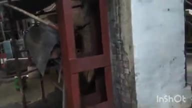 गोला गोकरणनाथ: गोला के बजाजचीनी मिल से पेराई के दौरान निकलती हैकाली राख लोगों को होती है दिक्कत नगर पालिकाअध्यक्ष नेएसडीएम को लिखा पत्र