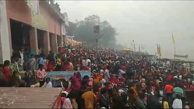 #Raebareli कार्तिक पूर्णिमा पर लाखों श्रद्धालुओं ने किया गंगा स्नान।
#खबरें_पढ़ने_के_लिए_टाईप_करें :- www.jansaamna.com